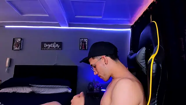 alexgiraldo   online show from September 2025 02:40:01 PM