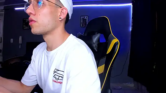 alexgiraldo   online show from September 2025 08:47:02 PM