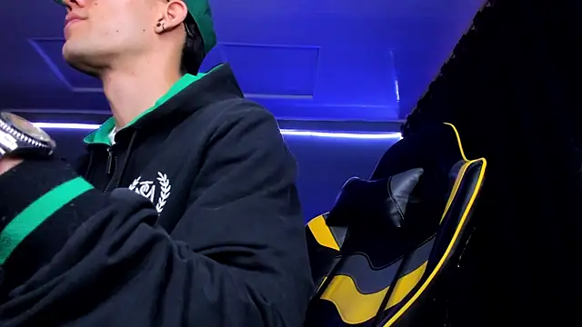 alexgiraldo   online show from September 2025 12:10:01 PM