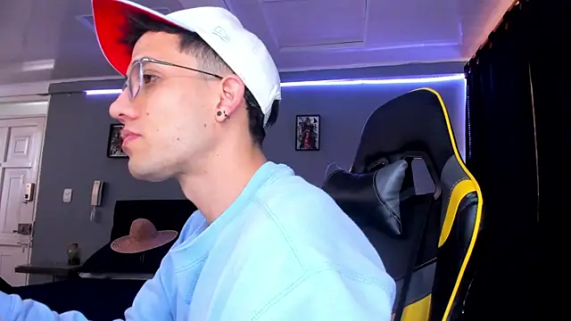 alexgiraldo   online show from October 2025 03:40:01 PM