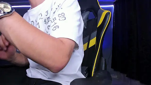 alexgiraldo   online show from October 2025 10:07:02 PM