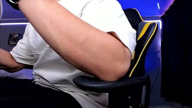 alexgiraldo   online show from October 2025 05:34:01 PM