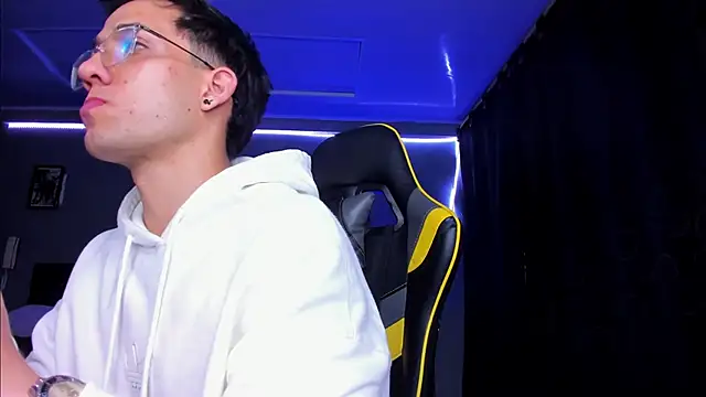 alexgiraldo   online show from November 2025 05:06:01 AM