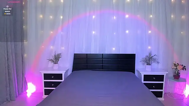 Snapshot of Evolet_Bee chatting on November 2025 01:02:02 PM Evolet Bee online show from November 2025 01:02:02 PM