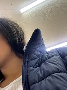 Alyha Cortes online show from November 2025 01:23:02 PM