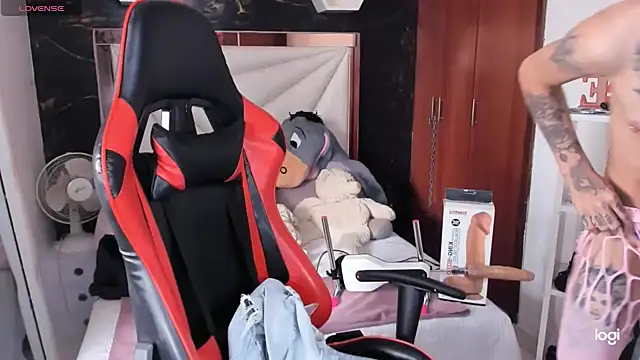 sara slut21 online show from December 2024 02:15:01 PM