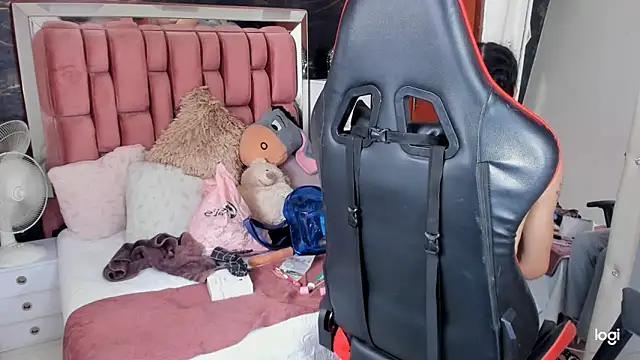 sara slut21 online show from February 2025 08:31:01 PM