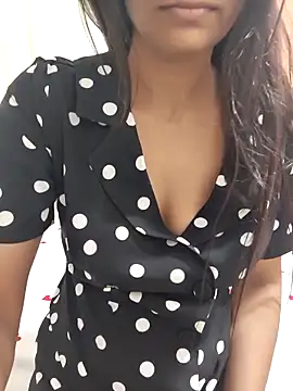 Shalu G online show from November 2025 01:49:02 AM