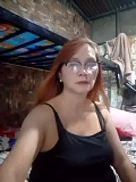 Snapshot of SexyHottMom chatting on April 2026 12:29:02 PM SexyHottMom online show from April 2026 12:29:02 PM