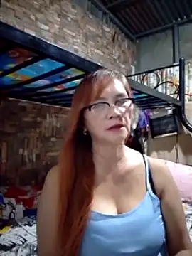Snapshot of SexyHottMom chatting on April 2026 01:36:01 PM SexyHottMom online show from April 2026 01:36:01 PM