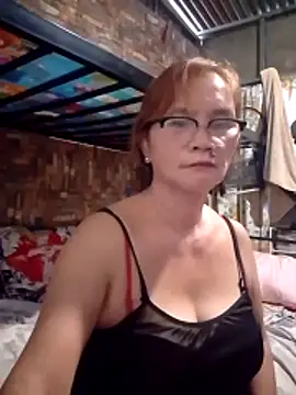 Snapshot of SexyHottMom chatting on May 2026 12:41:02 AM SexyHottMom online show from May 2026 12:41:02 AM