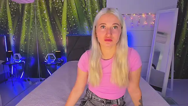 HollyTailors online show from September 2025 05:21:01 AM