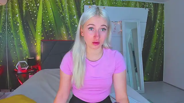 HollyTailors online show from October 2025 05:27:01 AM