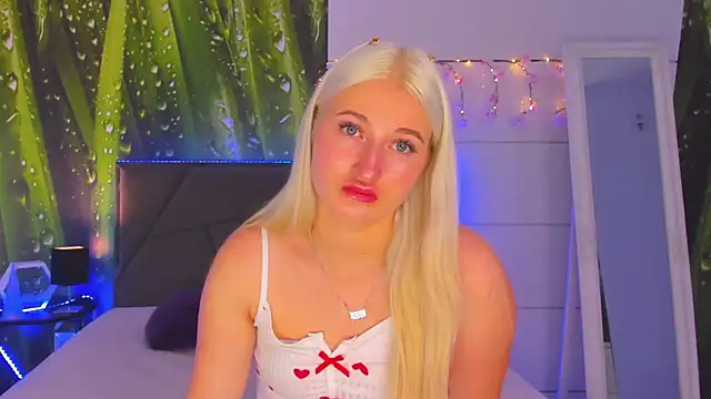 HollyTailors online show from October 2025 05:28:01 AM