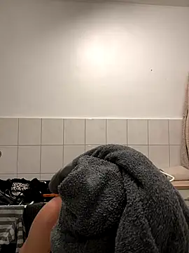 Emilia Mausi online show from November 2025 08:32:01 PM