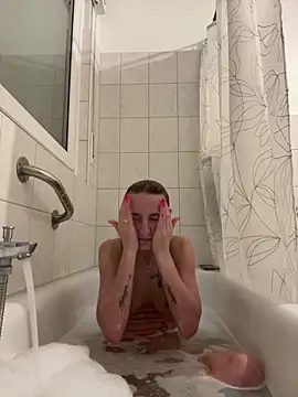 Emilia Mausi online show from January 2026 08:01:01 PM