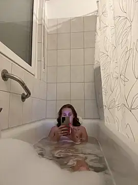 Emilia Mausi online show from January 2026 07:28:01 PM