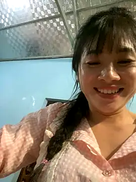 Snapshot of One-nice chatting on October 2025 12:16:01 PM One-nice online show from October 2025 12:16:01 PM