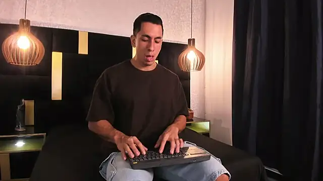 Lucio  Fox online show from April 2026 12:21:02 PM