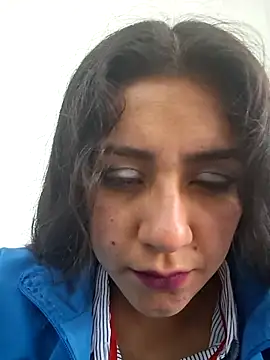 CAROLINE  07 online show from November 2025 01:25:02 PM