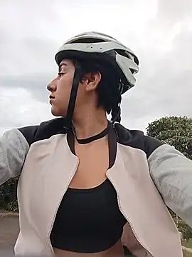 CAROLINE  07 online show from May 2026 12:22:02 PM