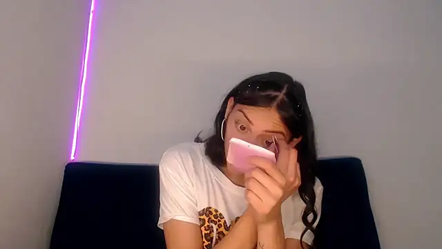 Megan Gil  online show from February 2026 09:44:01 PM