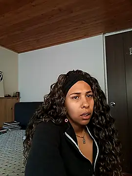 IVONNE COLLINS33 online show from November 2025 02:40:02 PM