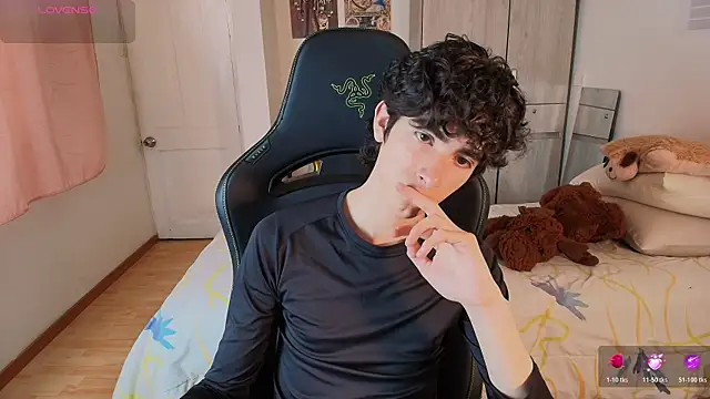 Nude Boy18 online show from May 2026 10:29:01 PM