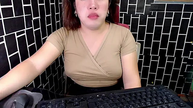 Snapshot of xUrDreamSlutWhore chatting on September 2025 04:06:01 PM xUrDreamSlutWhore online show from September 2025 04:06:01 PM