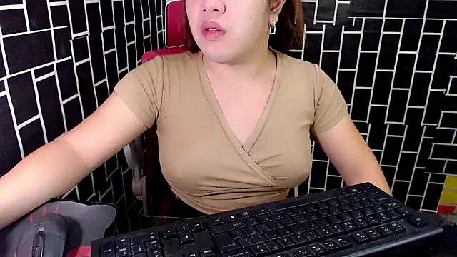 Snapshot of xUrDreamSlutWhore chatting on September 2025 04:40:02 PM xUrDreamSlutWhore online show from September 2025 04:40:02 PM