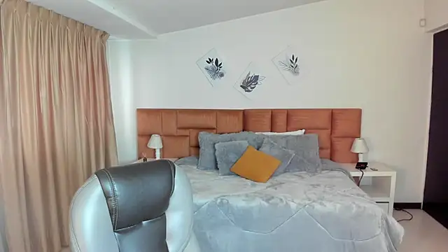 Catti Brie online show from September 2025 11:34:01 AM