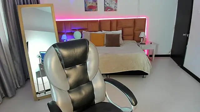 Catti Brie online show from April 2026 11:34:01 AM