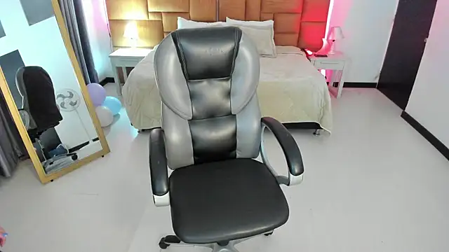 Snapshot of Catti_Brie chatting on April 2026 11:35:02 AM Catti Brie online show from April 2026 11:35:02 AM