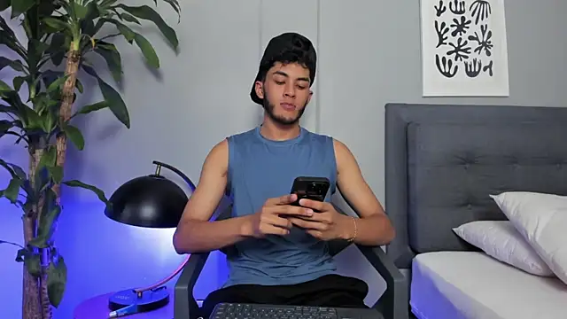 Tylerffoxx online show from April 2026 08:48:01 PM