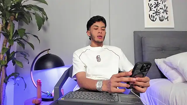 Tylerffoxx online show from June 2026 11:09:02 PM