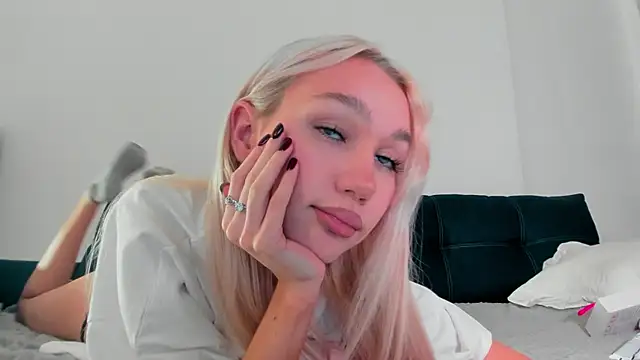 cuteleraay online show from September 2025 08:33:01 PM