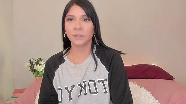 Laura-angeel online show from November 2025 08:10:01 PM