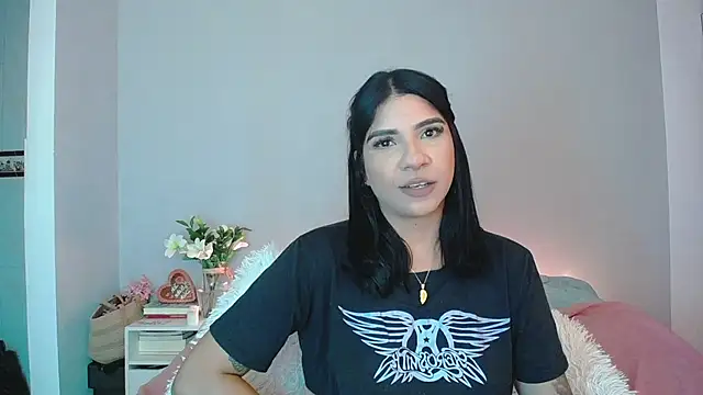 Laura-angeel online show from November 2025 07:02:01 PM