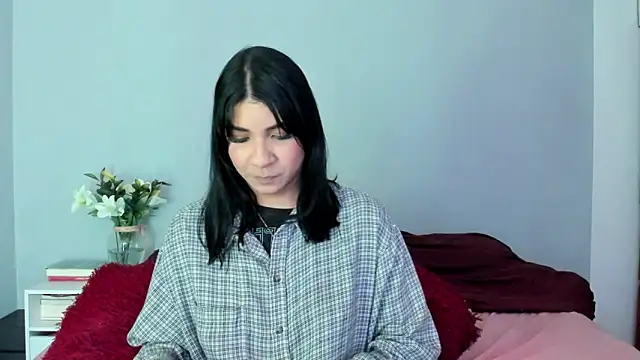 Laura-angeel online show from November 2025 07:38:01 PM