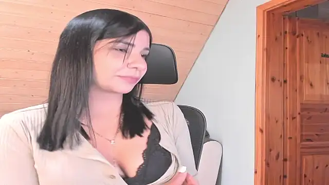 Laura-angeel online show from March 2026 07:15:01 AM