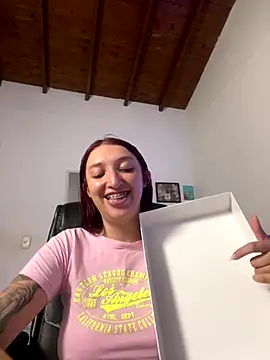 Snapshot of Paulina-Wells chatting on November 2025 09:19:02 PM Paulina-Wells online show from November 2025 09:19:02 PM