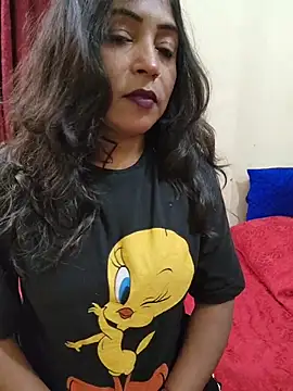 Snapshot of Hotbhabi305 chatting on February 2026 05:45:02 PM Hotbhabi305 online show from February 2026 05:45:02 PM