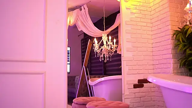 BellaNoirre online show from September 2025 05:45:01 PM