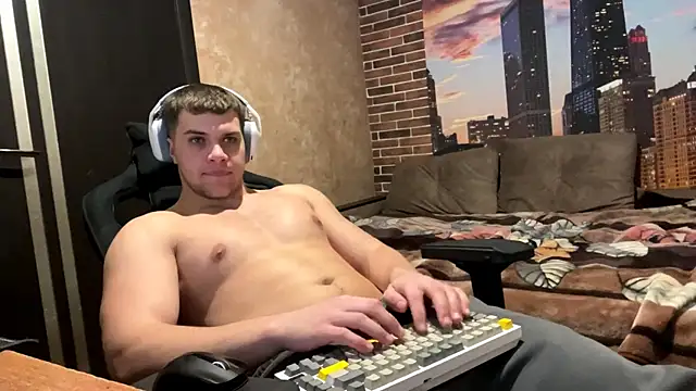 MusclePhantom online show from February 2026 10:29:01 PM