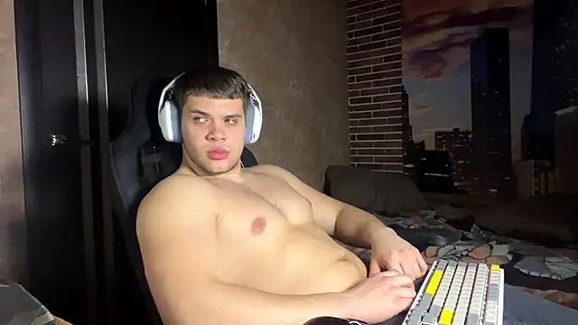 MusclePhantom online show from April 2026 09:08:02 PM