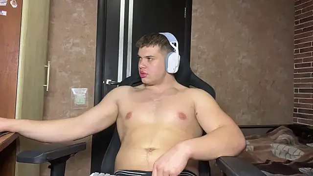 MusclePhantom online show from April 2026 09:17:02 PM