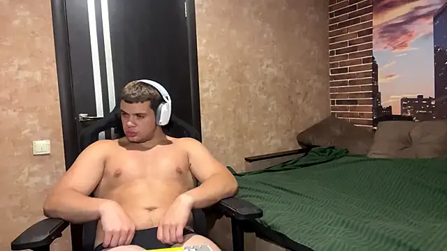 MusclePhantom online show from June 2026 09:07:02 PM