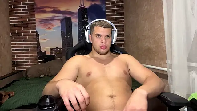 MusclePhantom online show from June 2026 08:33:02 PM