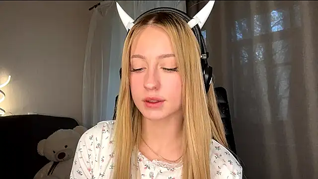 Jetta Corsacami online show from October 2025 12:27:02 PM