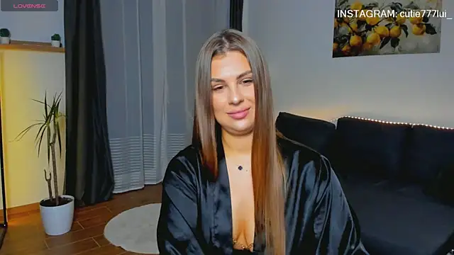 Snapshot of Cutie_Lui chatting on November 2025 10:36:02 AM Cutie Lui online show from November 2025 10:36:02 AM